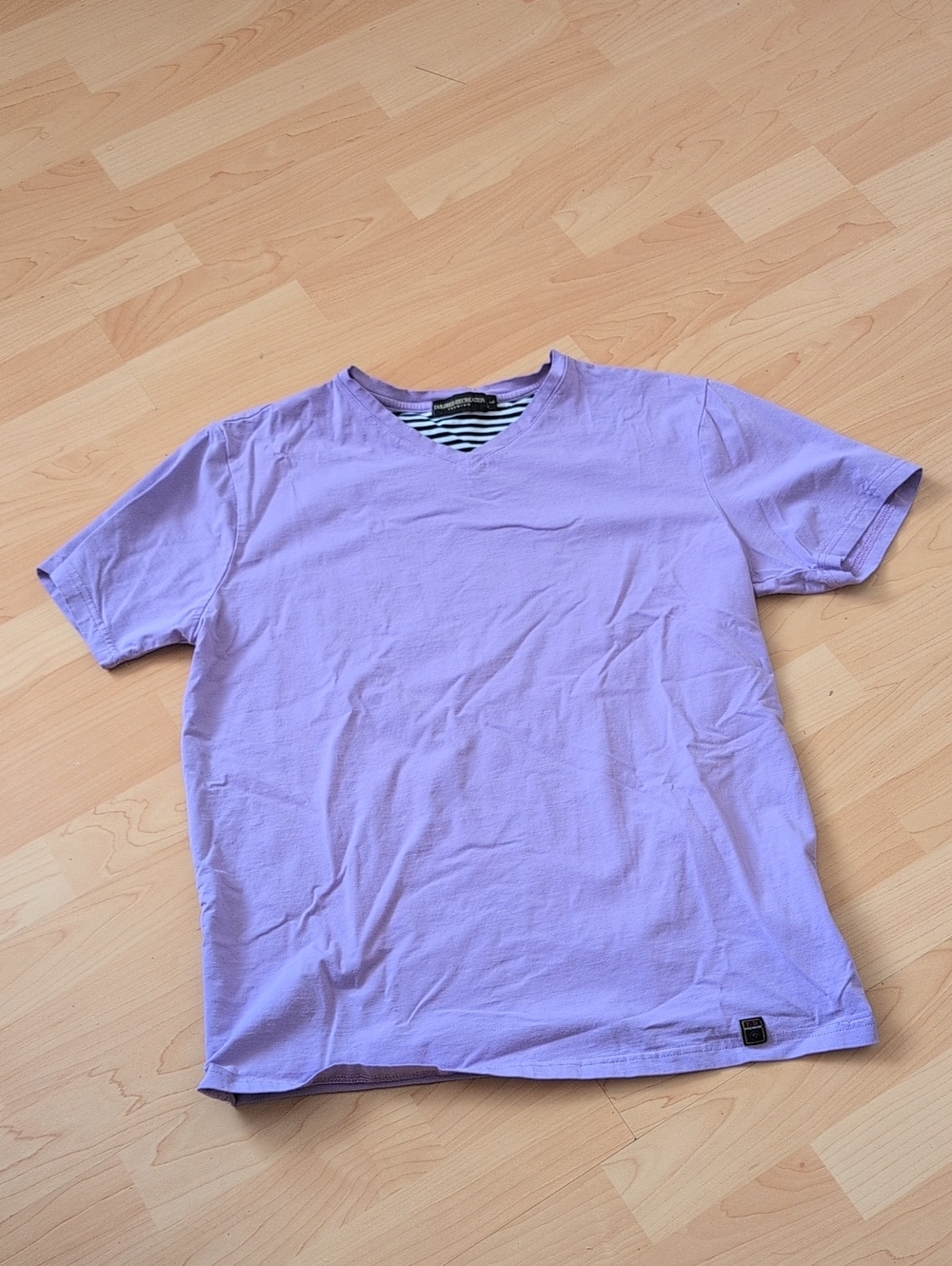Women's Short Sleeve V-Neck Tee in Lavender